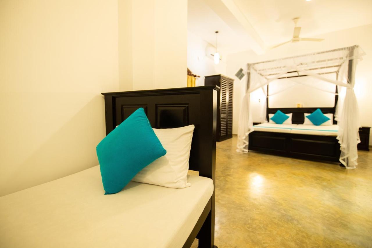 International Beach Hotel & Restaurant Хиккадува Экстерьер фото