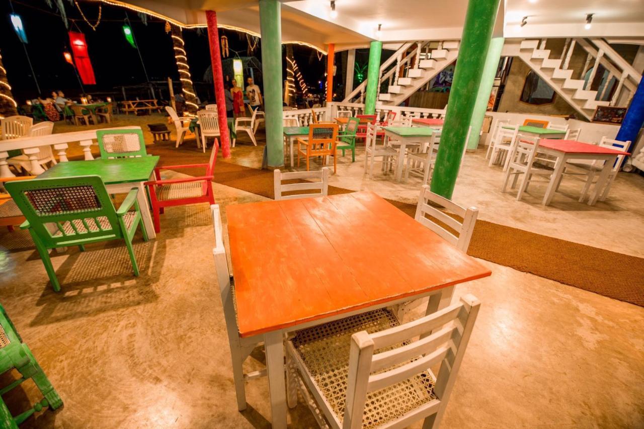 International Beach Hotel & Restaurant Хиккадува Экстерьер фото