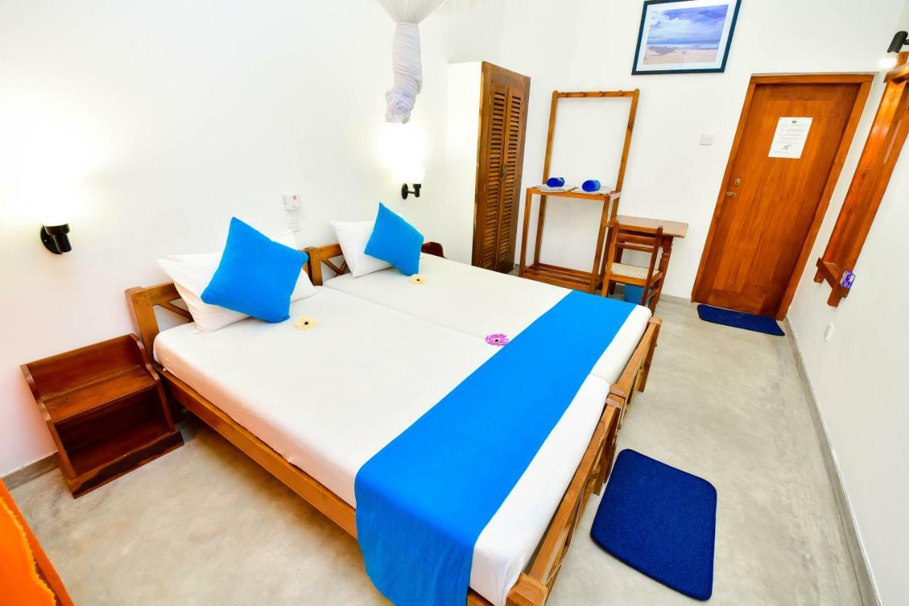 International Beach Hotel & Restaurant Хиккадува Экстерьер фото